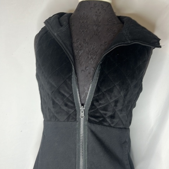 The North Face Reversible Caroluna Vest - Picture 7 of 13
